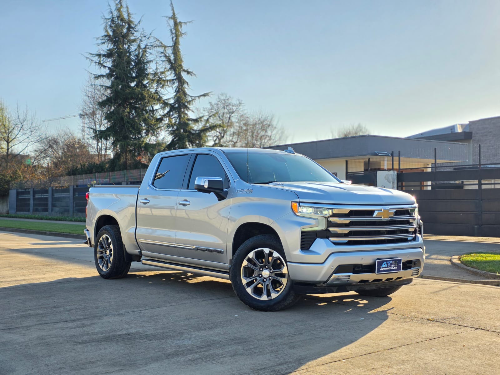 
								Chevrolet SILVERADO HIGH COUNTRY full									