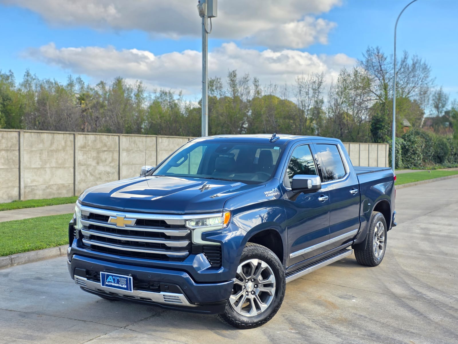 
								Chevrolet Silverado HIGH COUNTRY full									