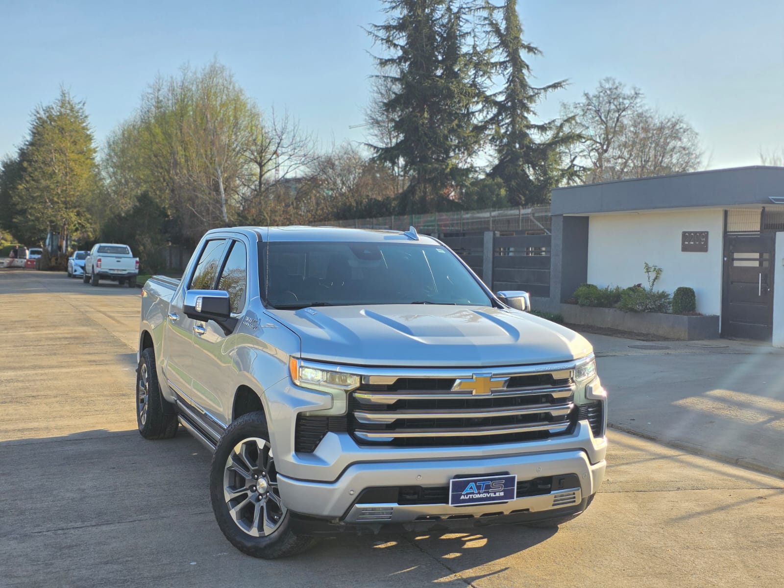 
								Chevrolet SILVERADO HIGH COUNTRY full									
