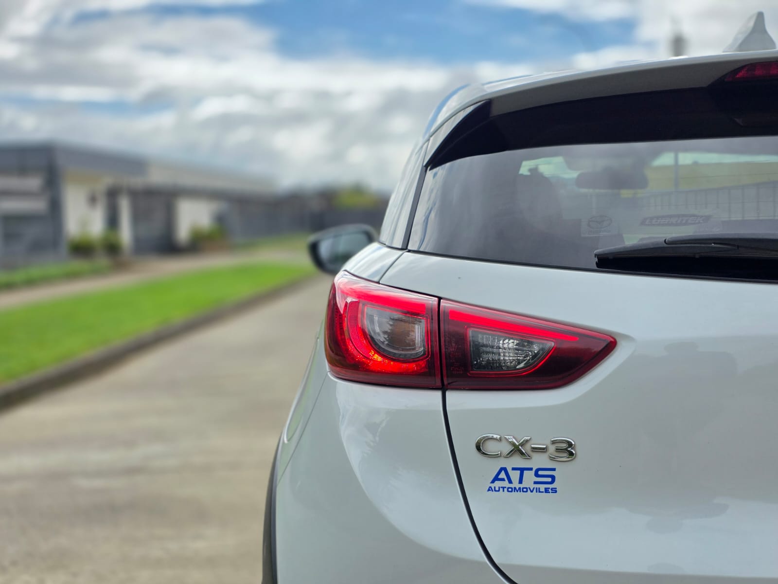 
								Mazda CX-3 R full									