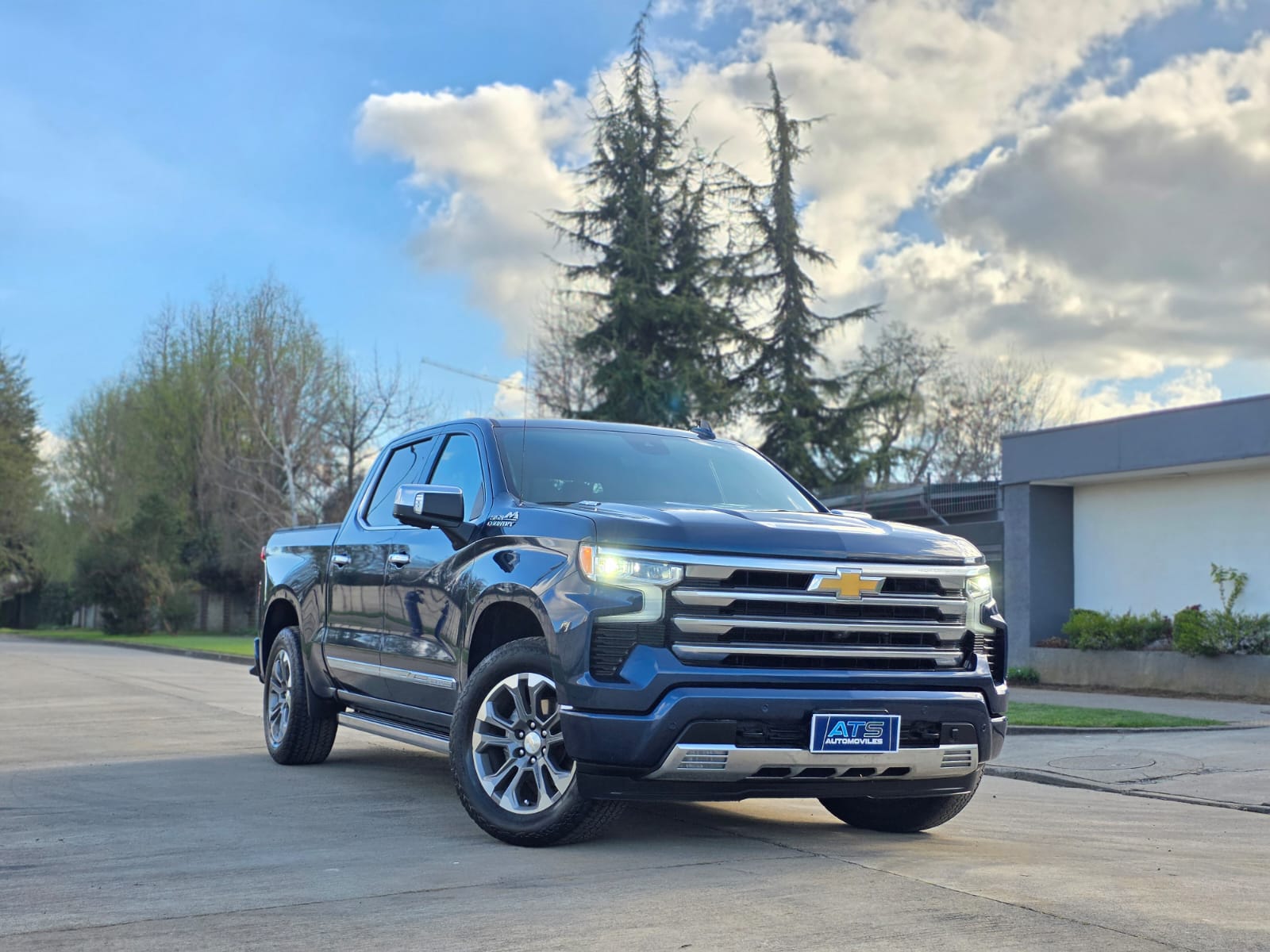
								Chevrolet Silverado HIGH COUNTRY full									