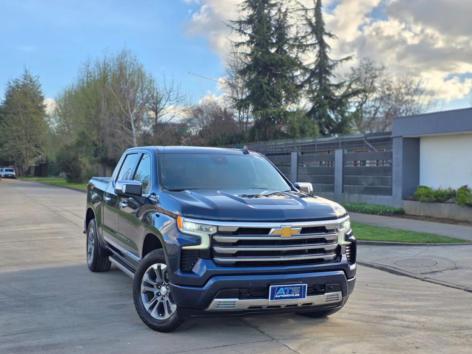 
								Chevrolet Silverado HIGH COUNTRY full									