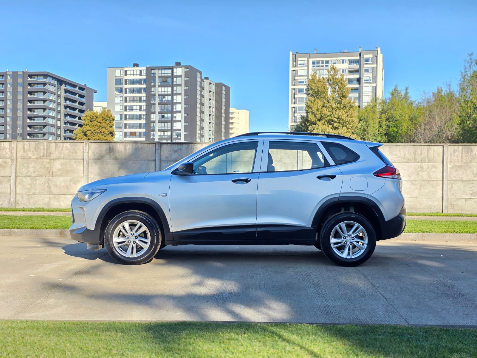 
								Chevrolet TRACKER LS full									