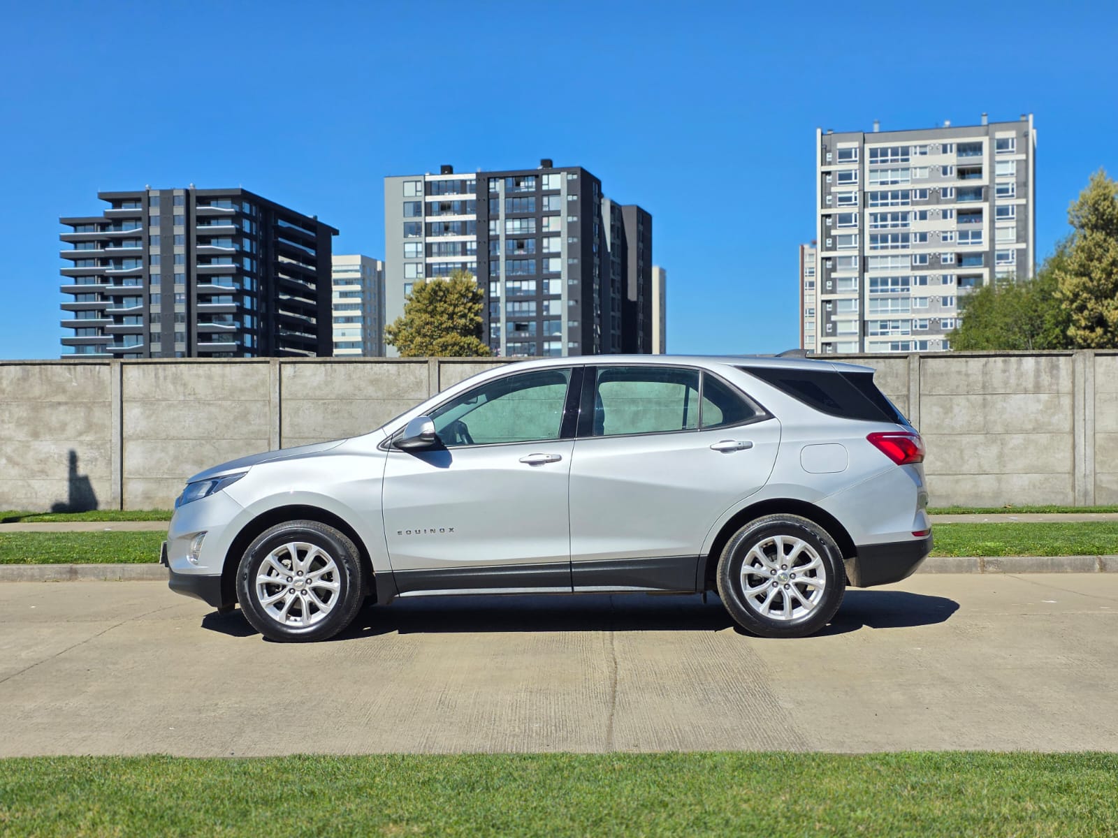 
								Chevrolet EQUINOX LS FWD full									