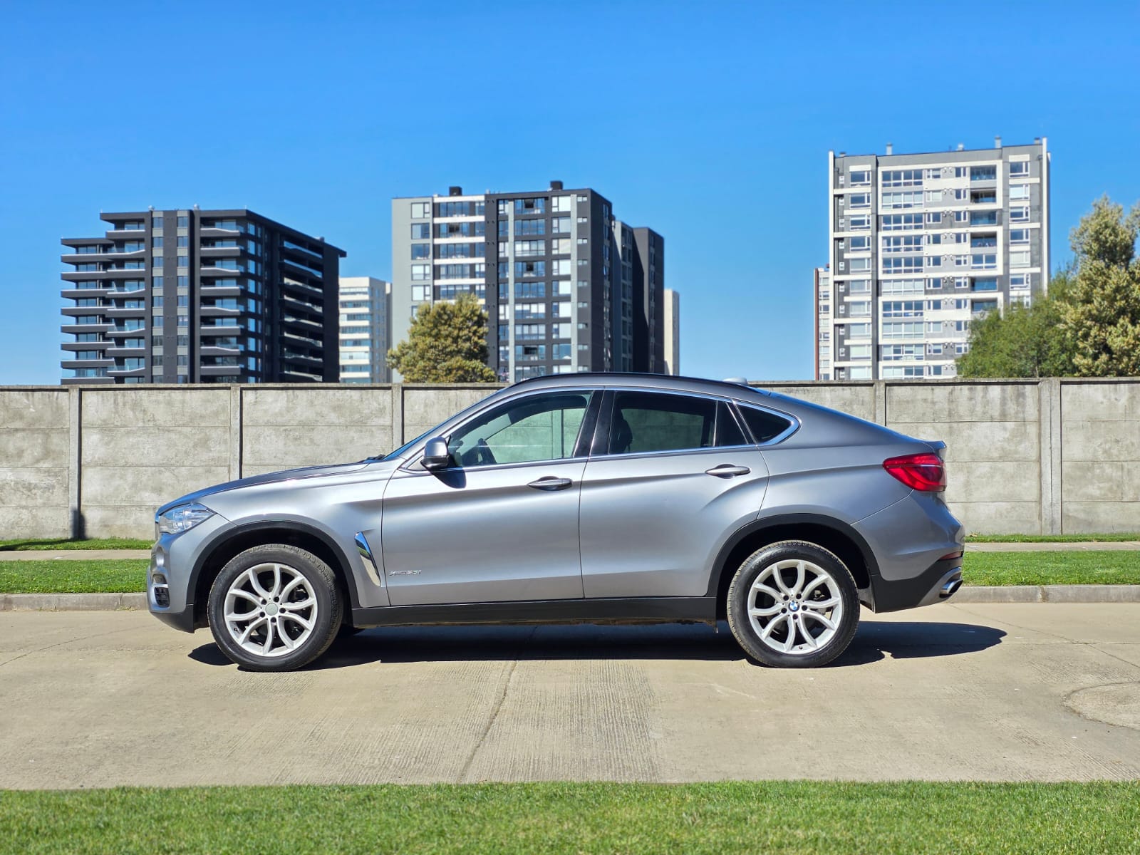 
								BMW X6 X-DRIVE full									