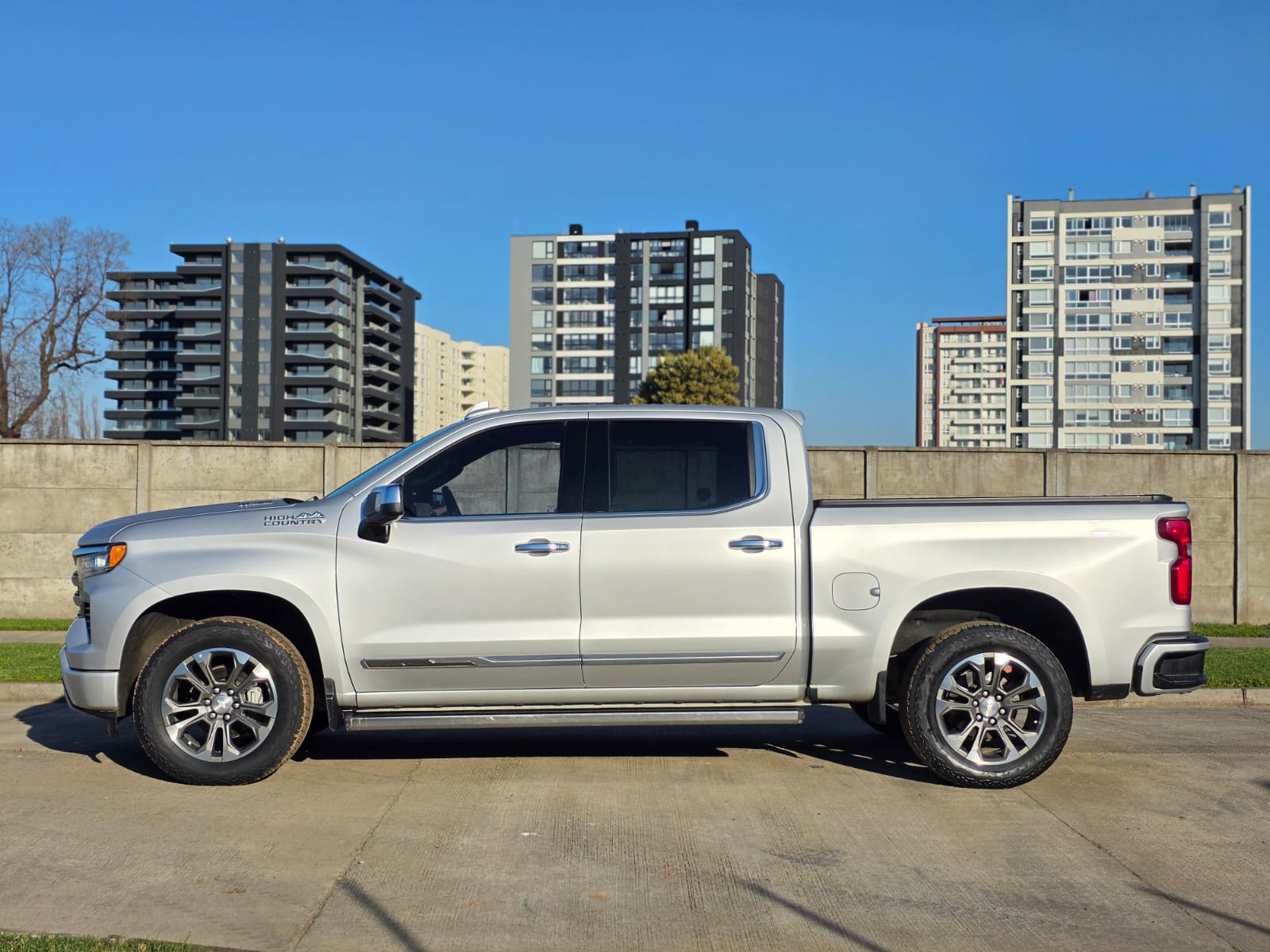
								Chevrolet SILVERADO HIGH COUNTRY full									
