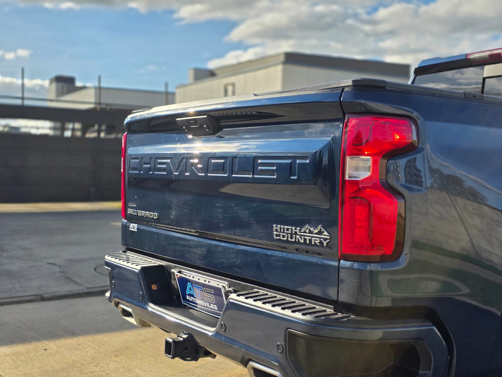 
								Chevrolet Silverado HIGH COUNTRY full									