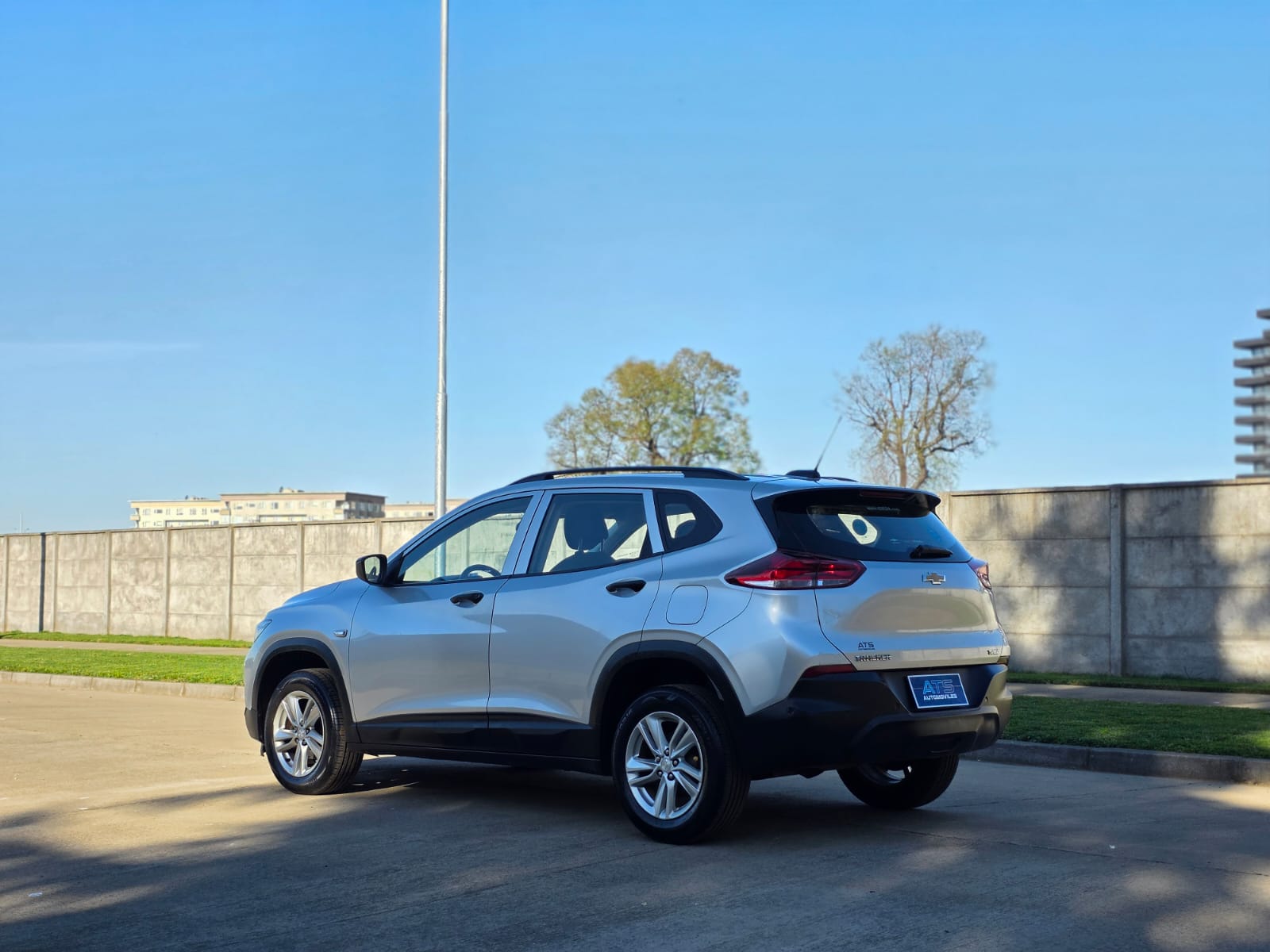 
								Chevrolet TRACKER LS full									