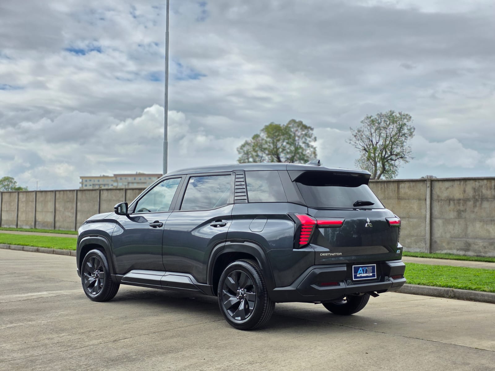 
								Mitsubishi Destinator GL full									
