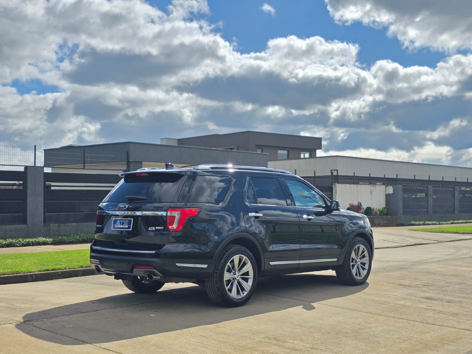 
								Ford EXPLORER LIMITED full									