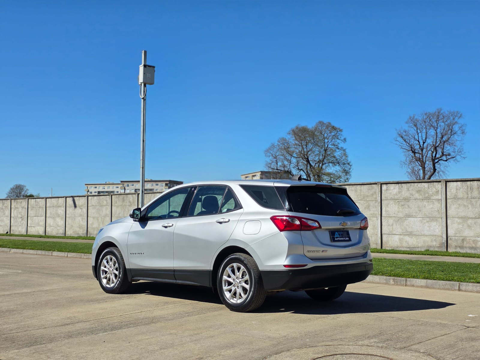 
								Chevrolet EQUINOX LS FWD full									