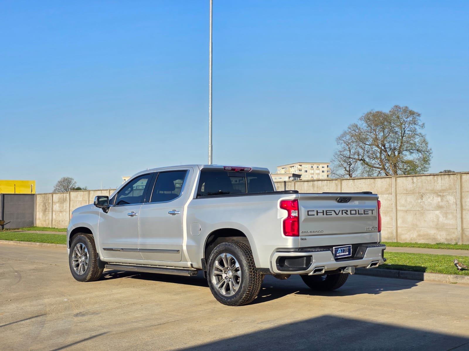 
								Chevrolet SILVERADO HIGH COUNTRY full									