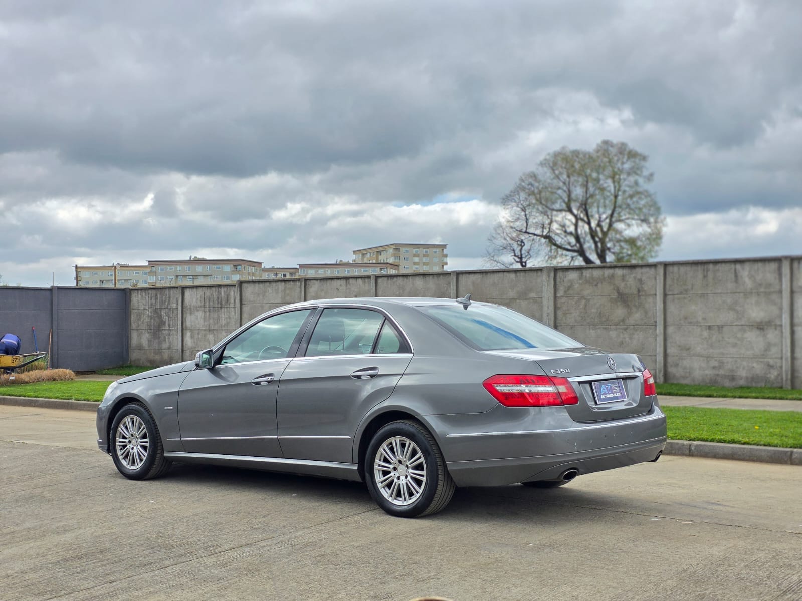 
								Mercedes E350 CGI ELEGANCE full									