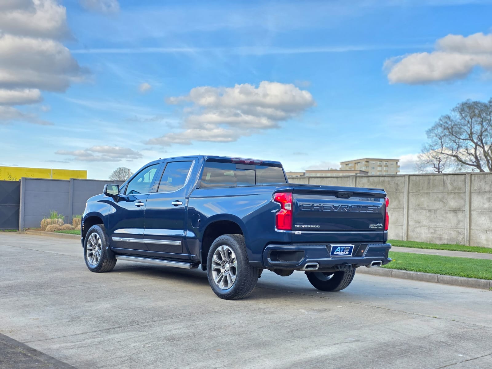 
								Chevrolet Silverado HIGH COUNTRY full									