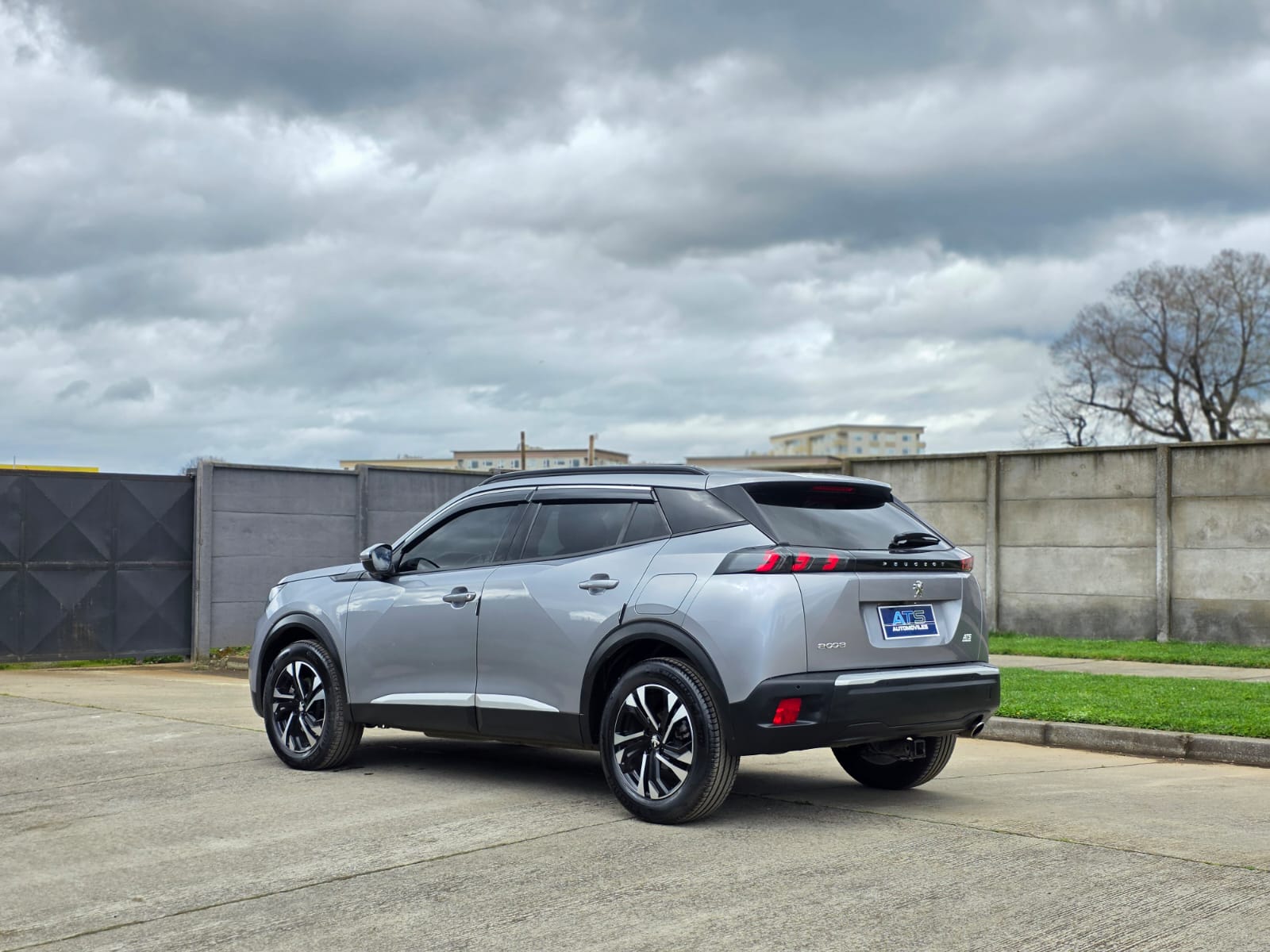 
								Peugeot 2008 ALLURE full									