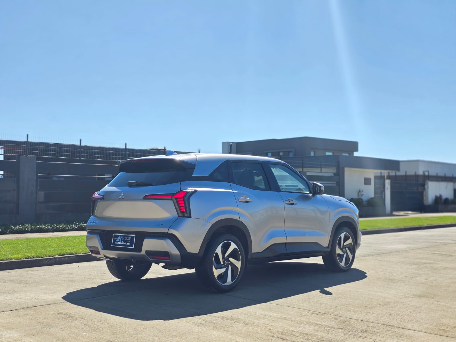 
								Mitsubishi NEW OUTLANDER SPORT GLS full									
