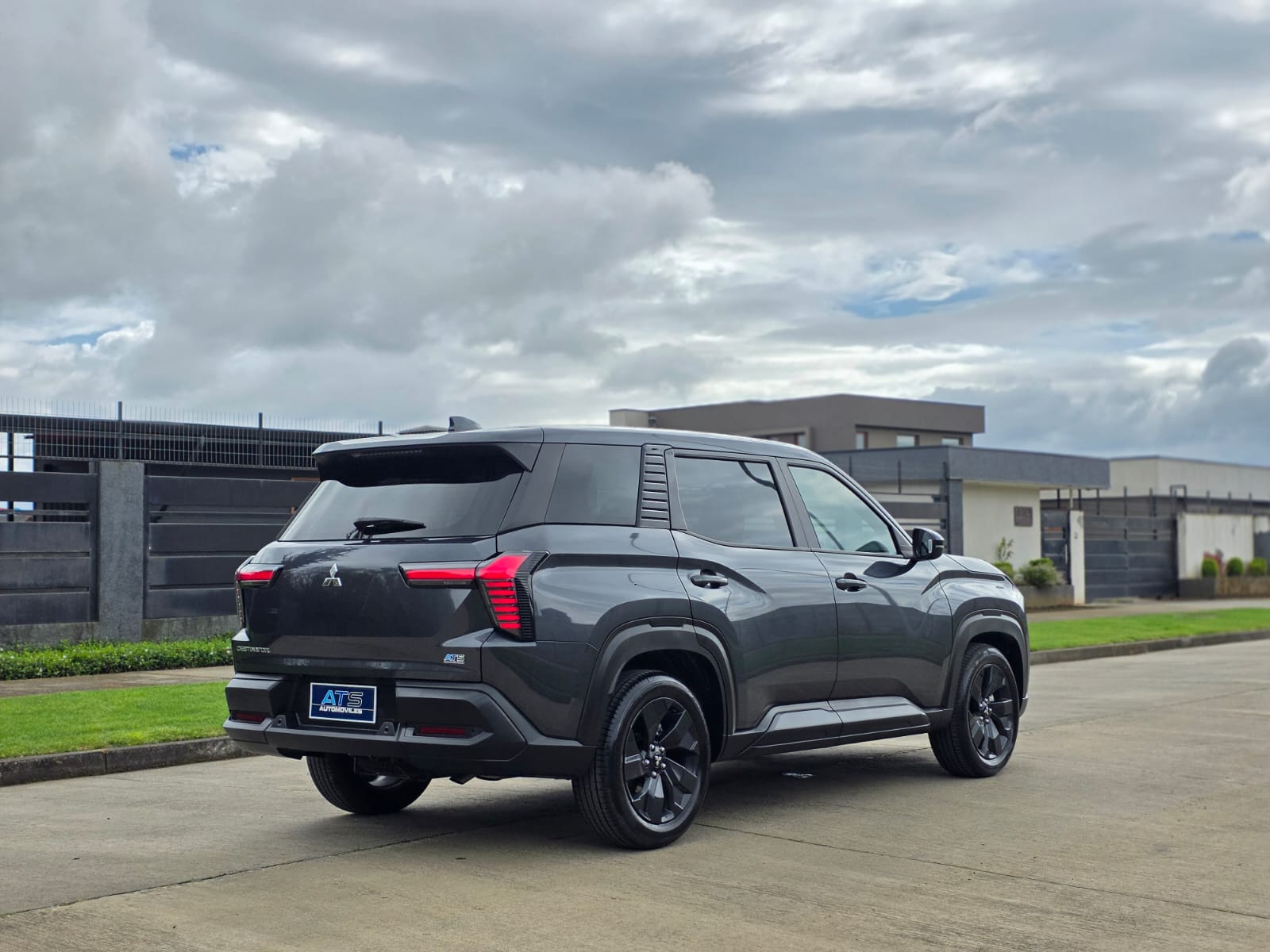 
								Mitsubishi Destinator GL full									