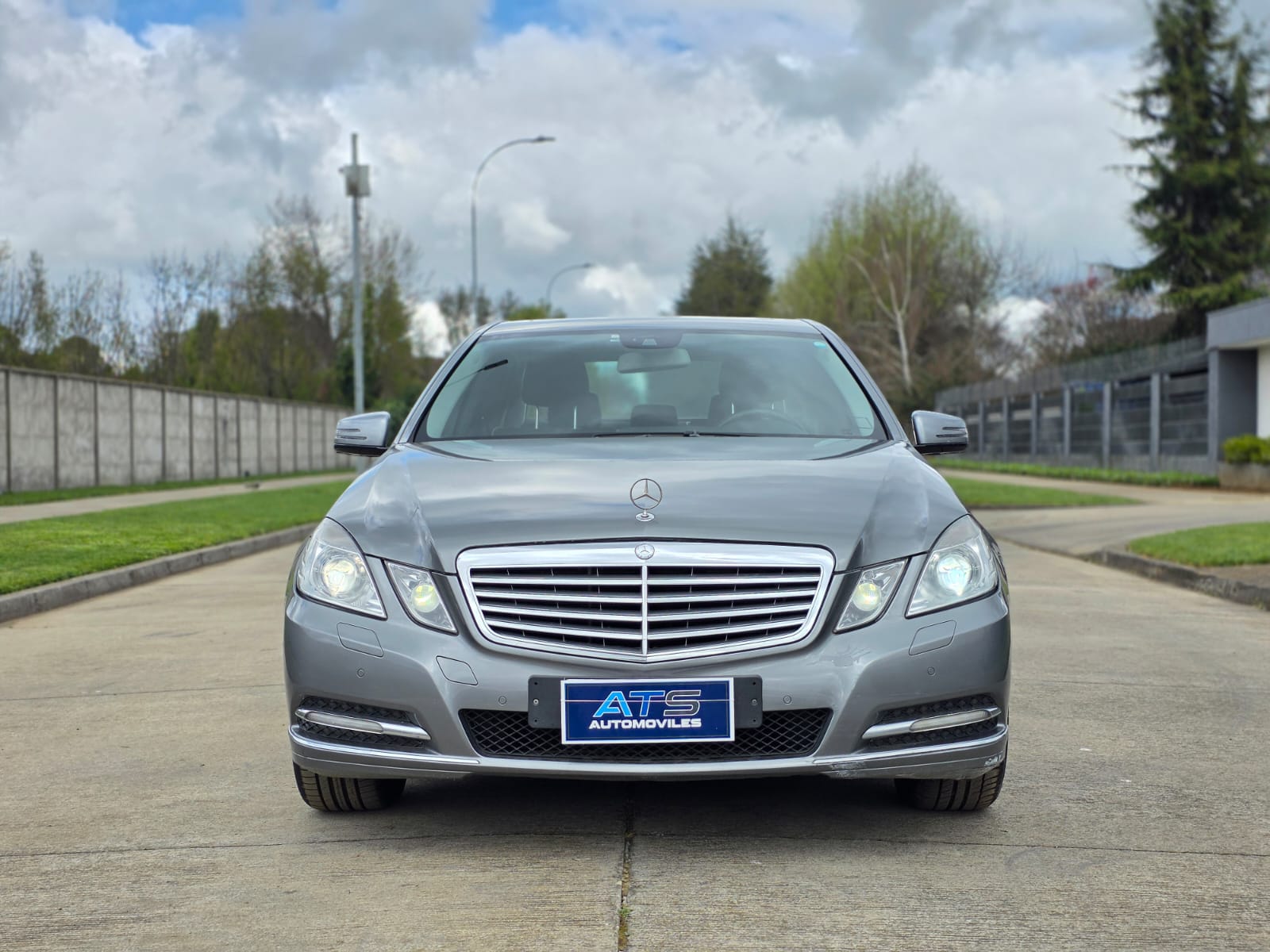 
								Mercedes E350 CGI ELEGANCE full									