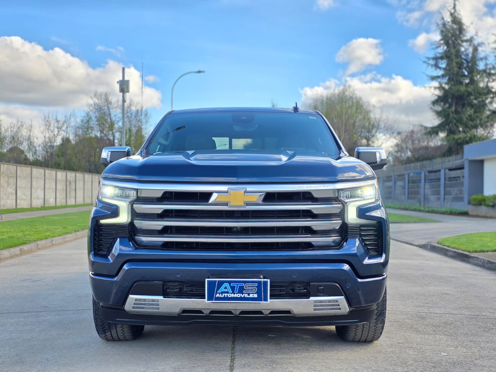 
								Chevrolet Silverado HIGH COUNTRY full									