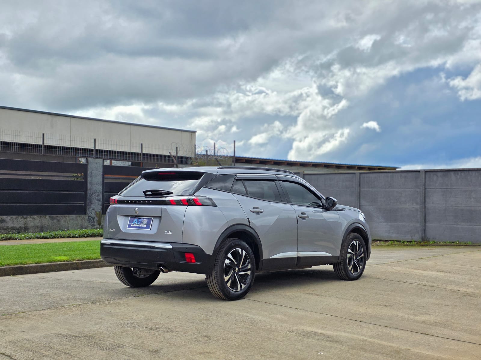 
								Peugeot 2008 ALLURE full									
