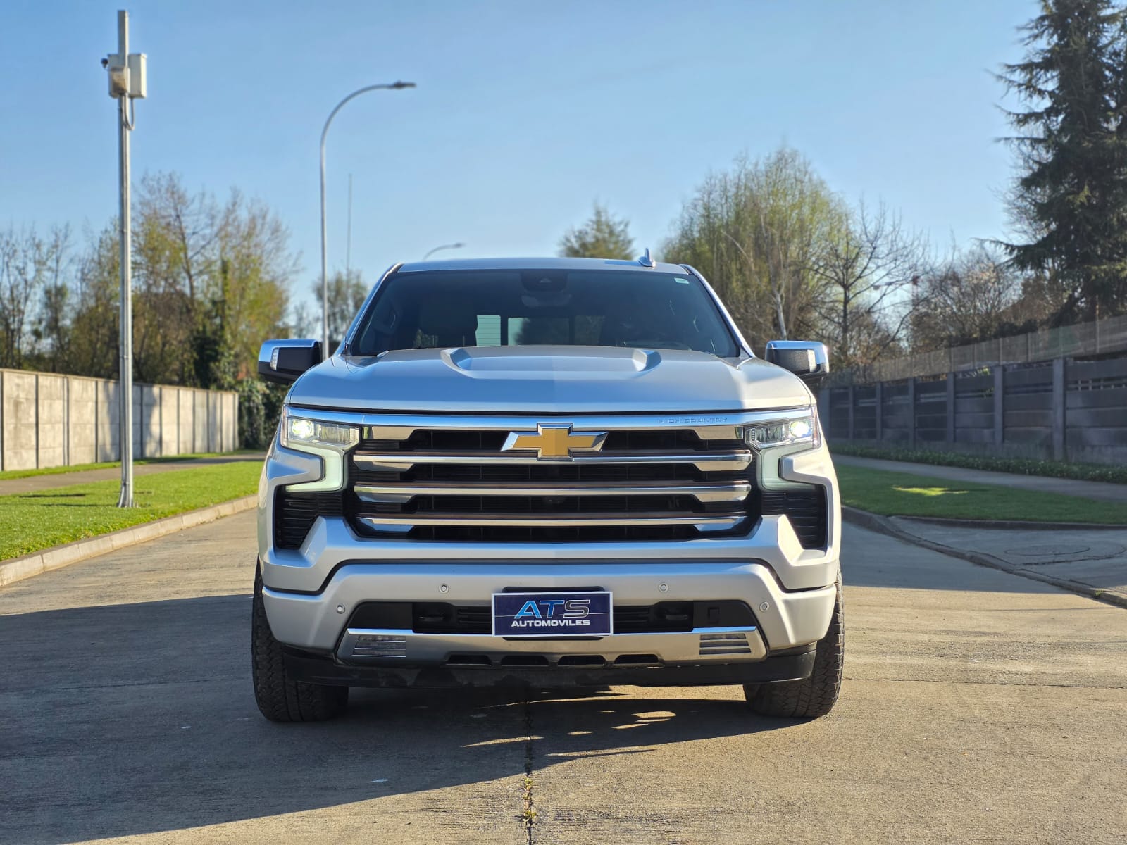
								Chevrolet SILVERADO HIGH COUNTRY full									