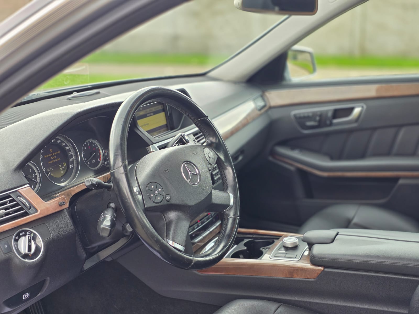 
								Mercedes E350 CGI ELEGANCE full									