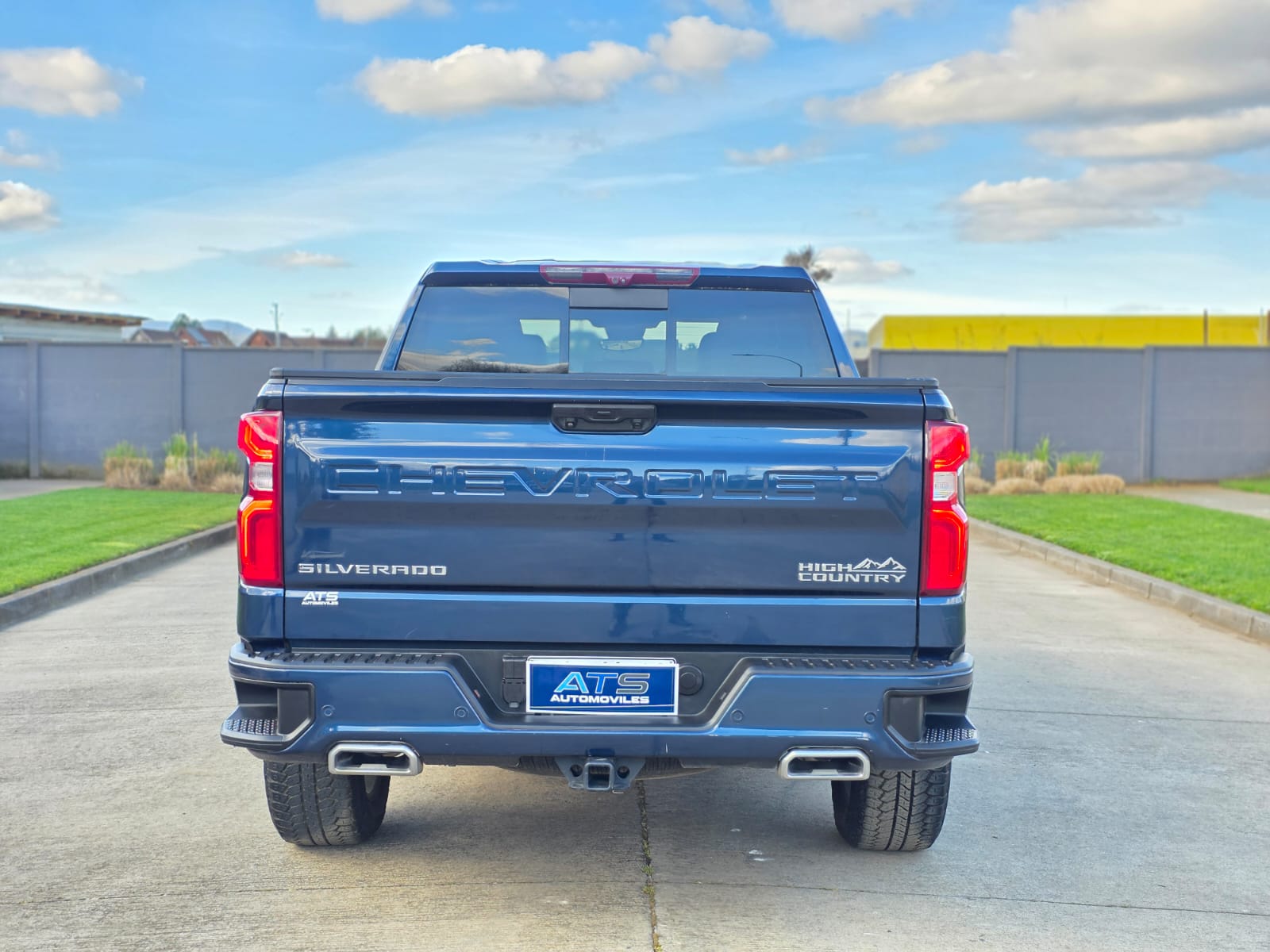 
								Chevrolet Silverado HIGH COUNTRY full									
