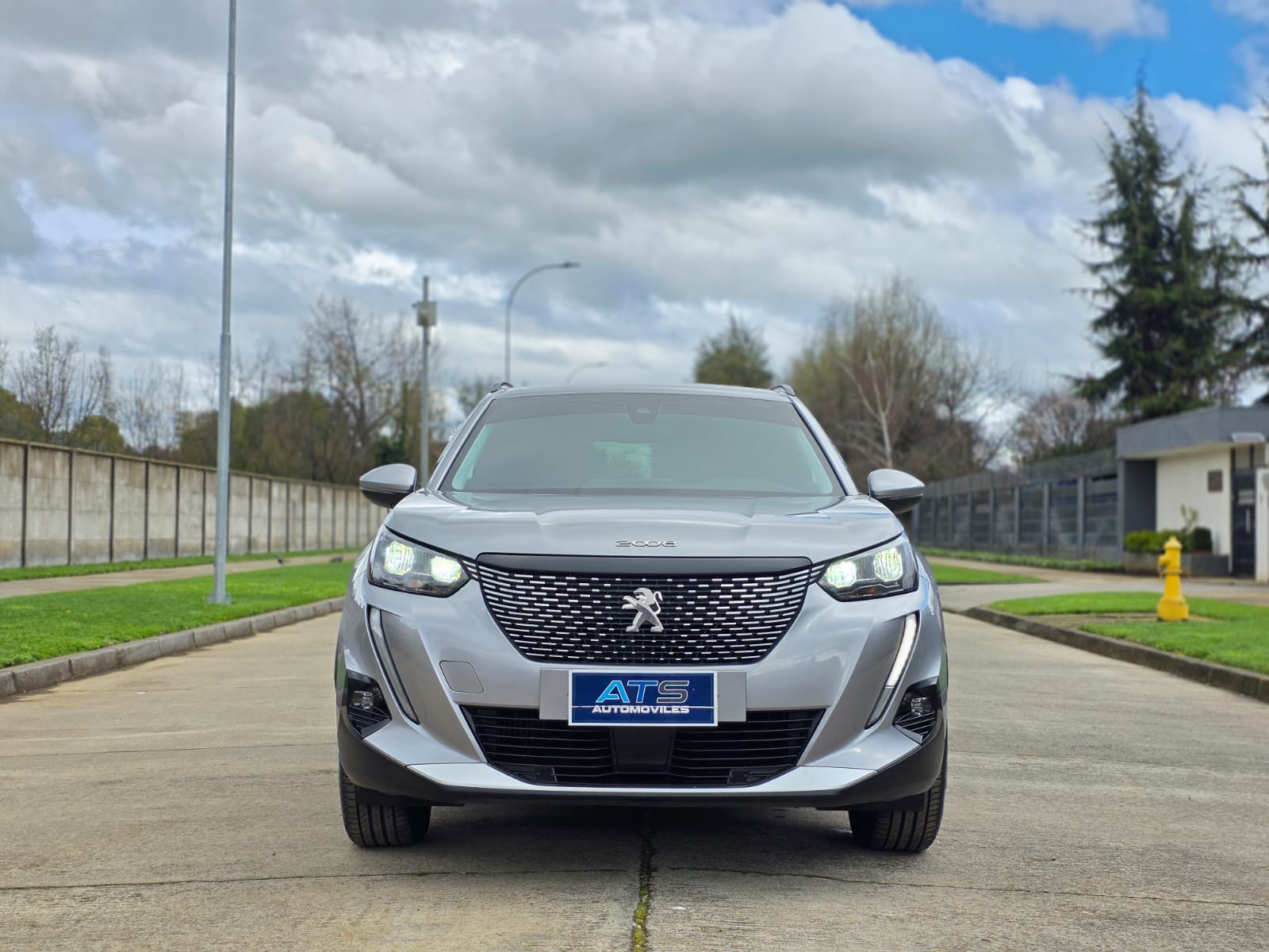 
								Peugeot 2008 ALLURE full									