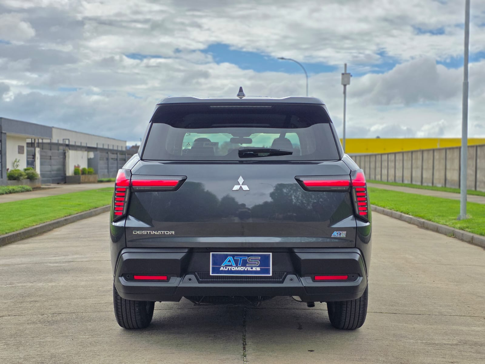 
								Mitsubishi Destinator GL full									