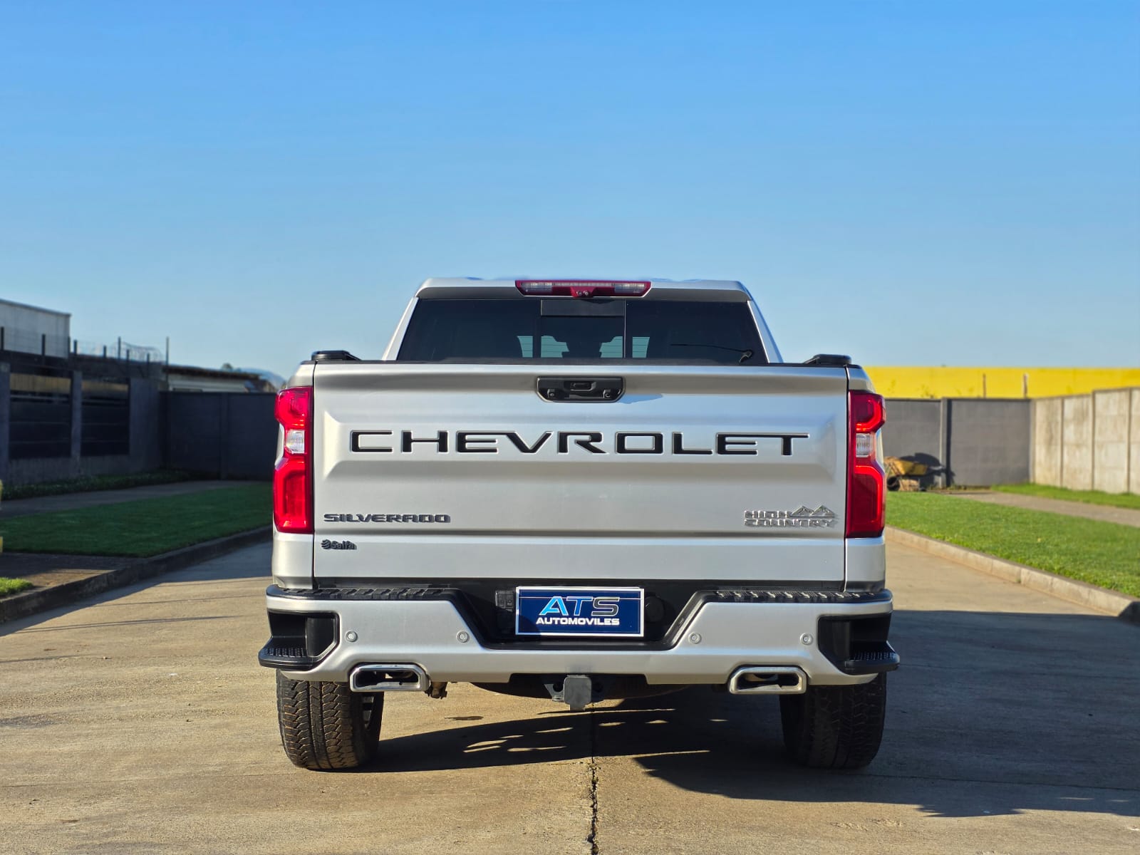 
								Chevrolet SILVERADO HIGH COUNTRY full									
