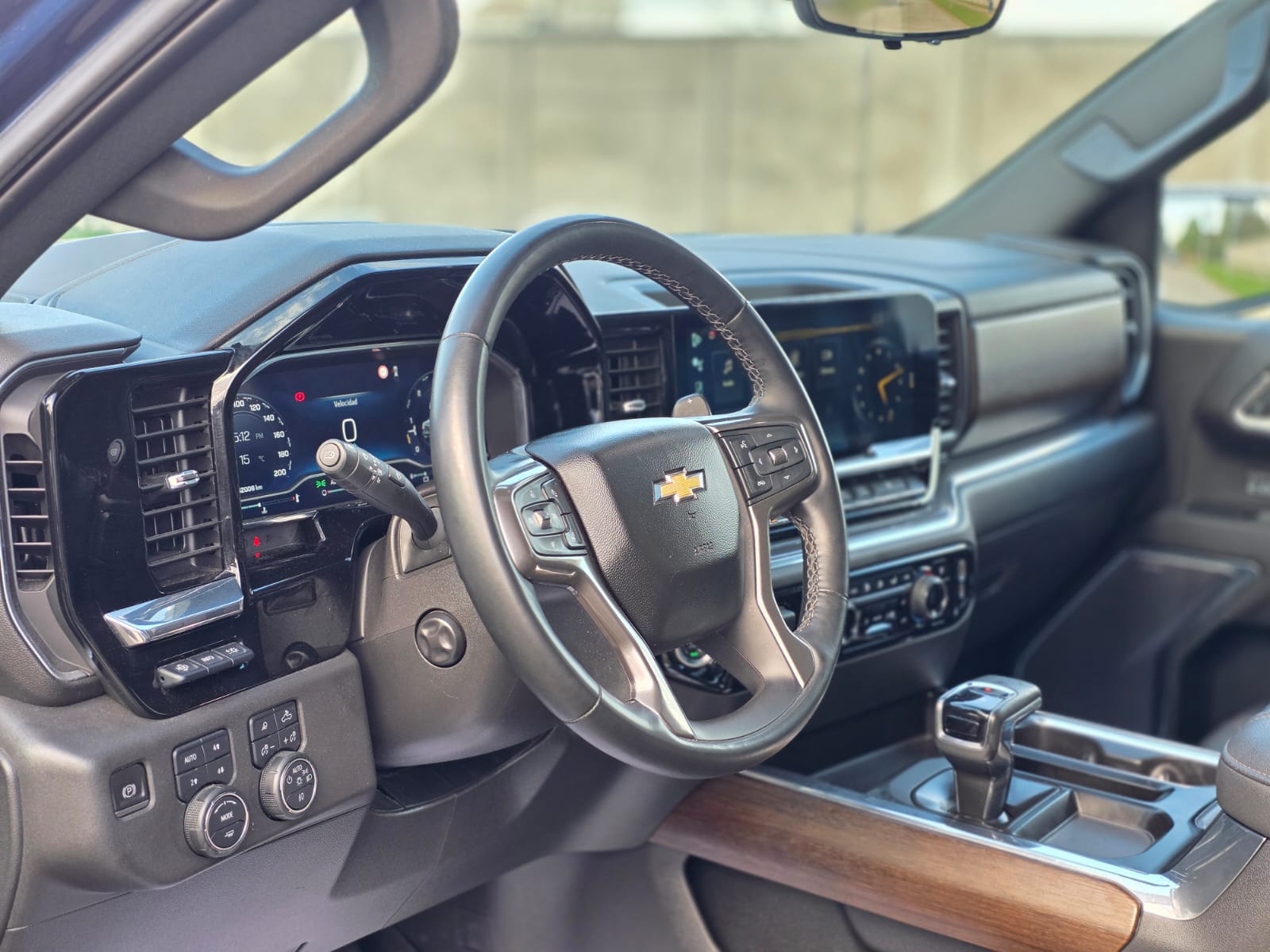 
								Chevrolet Silverado HIGH COUNTRY full									