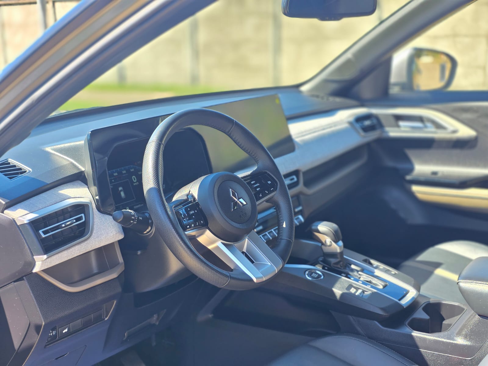 
								Mitsubishi NEW OUTLANDER SPORT GLS full									