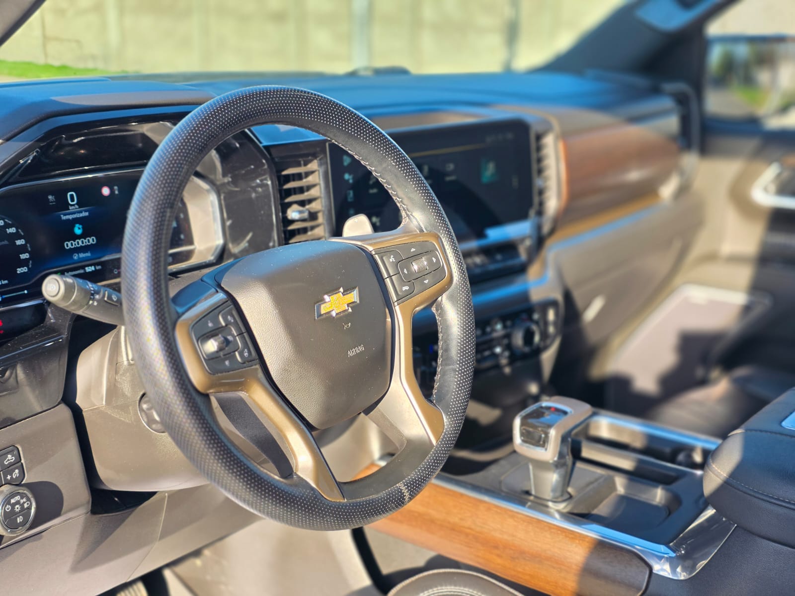 
								Chevrolet SILVERADO HIGH COUNTRY full									