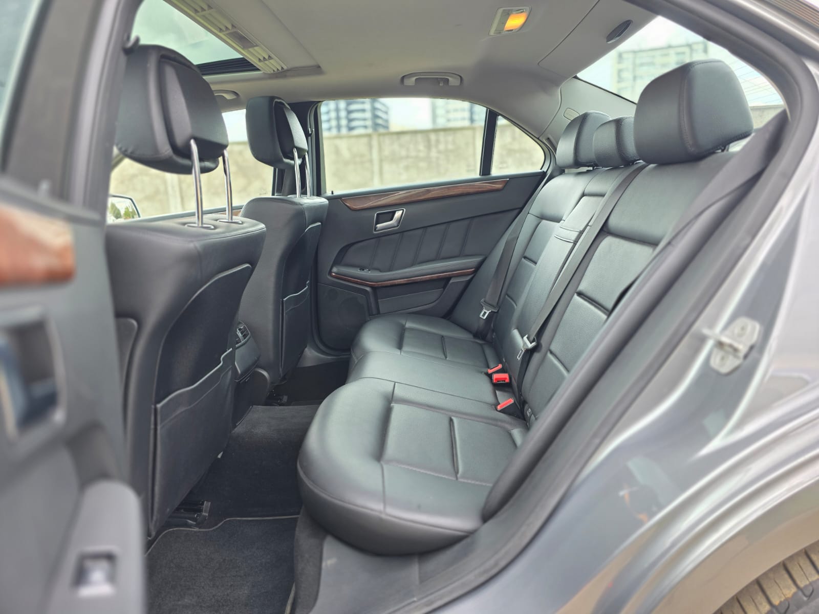 
								Mercedes E350 CGI ELEGANCE full									