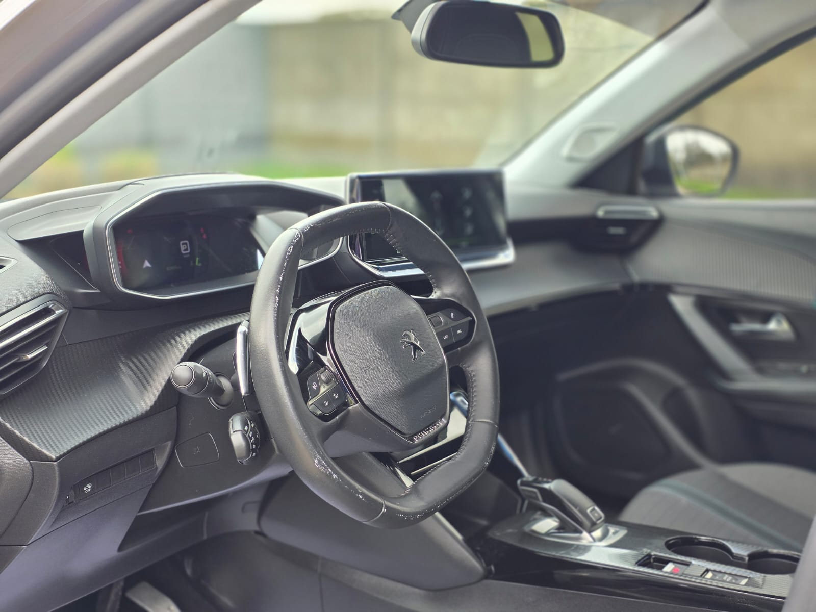 
								Peugeot 2008 ALLURE full									