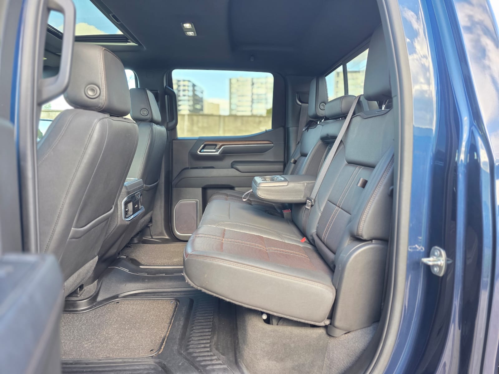 
								Chevrolet Silverado HIGH COUNTRY full									