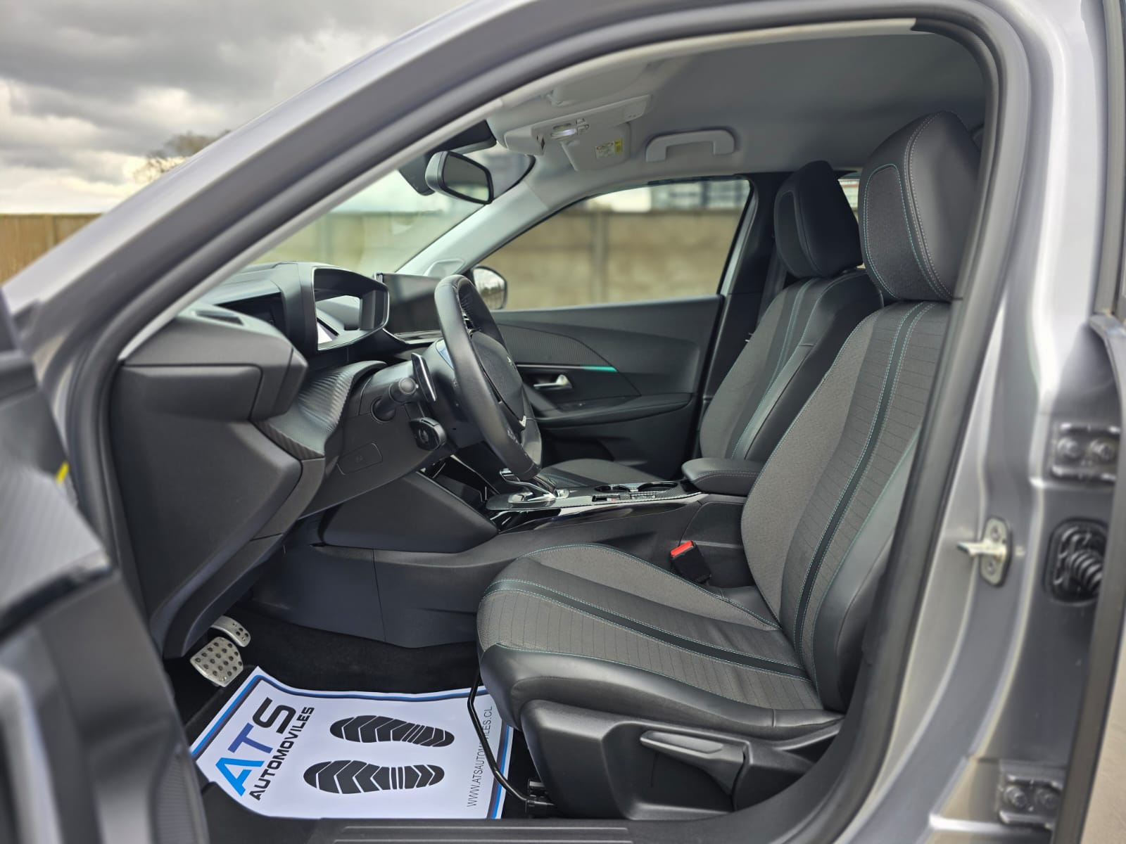 
								Peugeot 2008 ALLURE full									