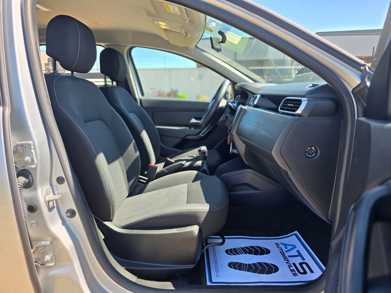 
								Renault DUSTER ZEN full									