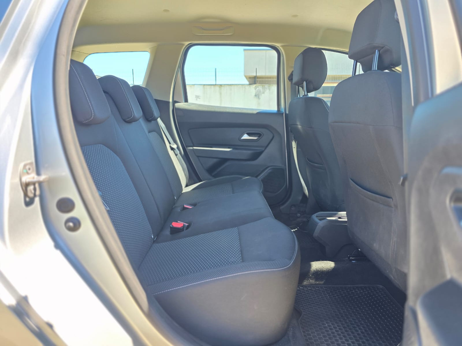 
								Renault DUSTER ZEN full									
