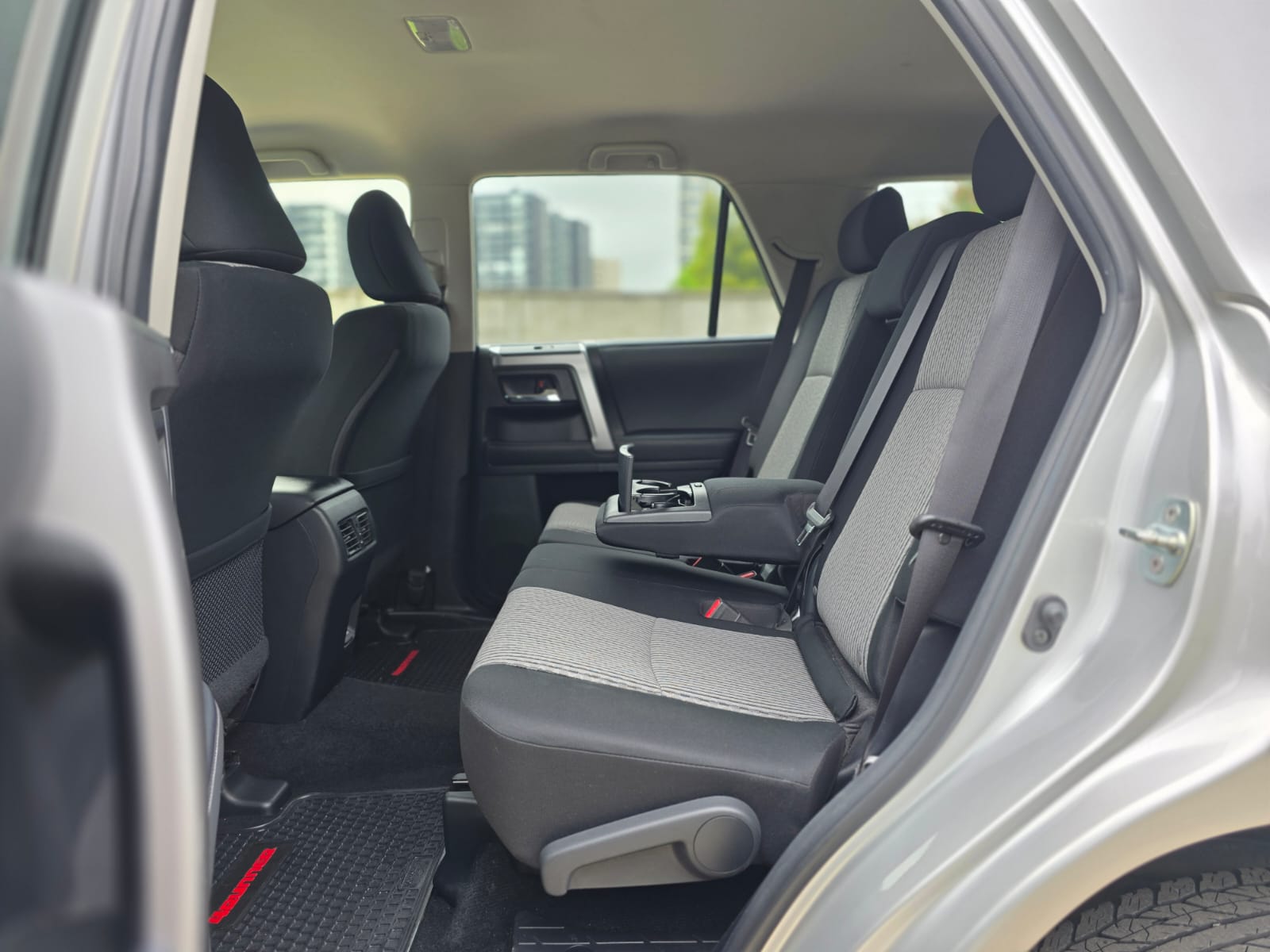 
								Toyota 4RUNNER SR5 full									