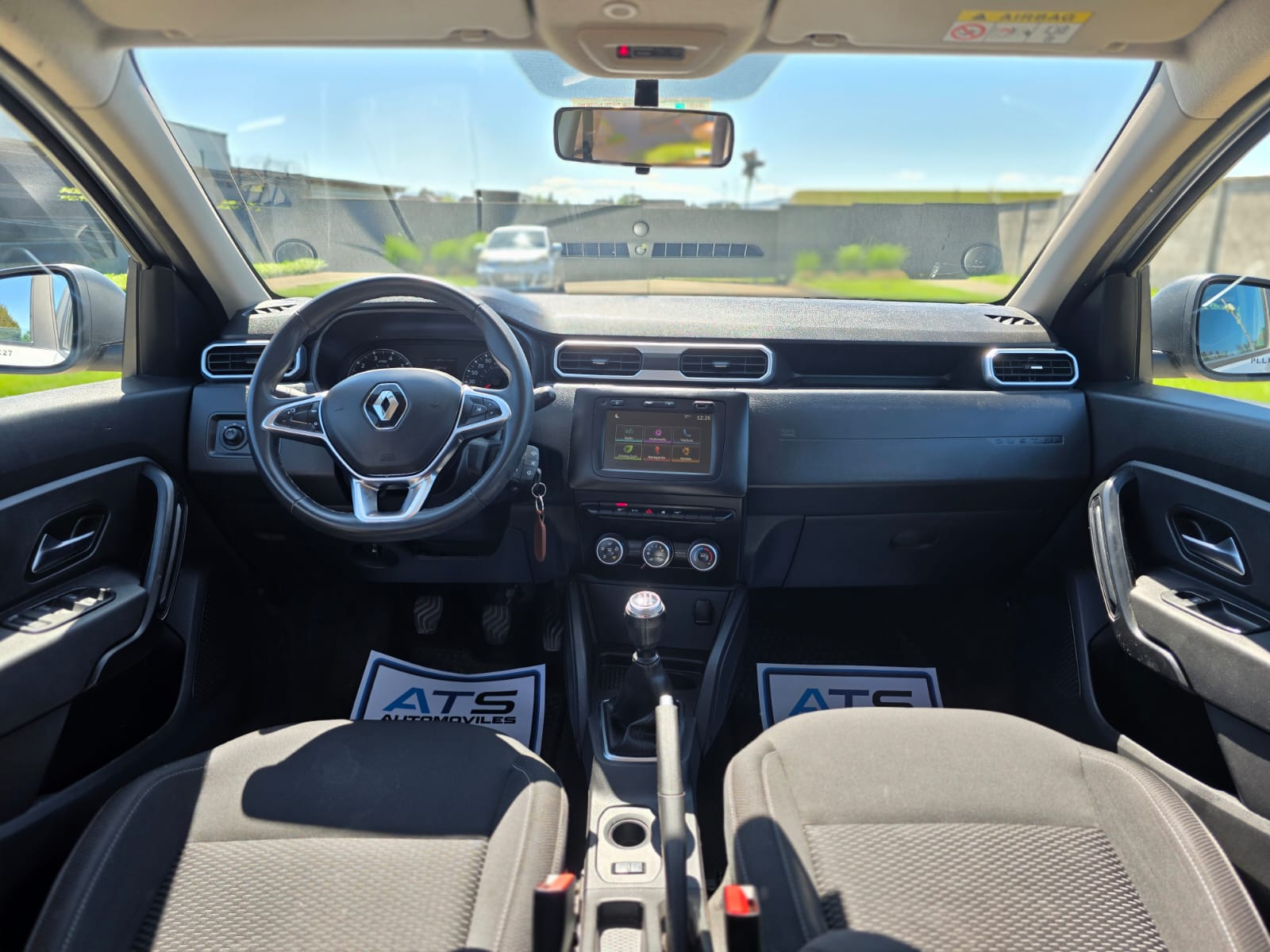 
								Renault DUSTER ZEN full									