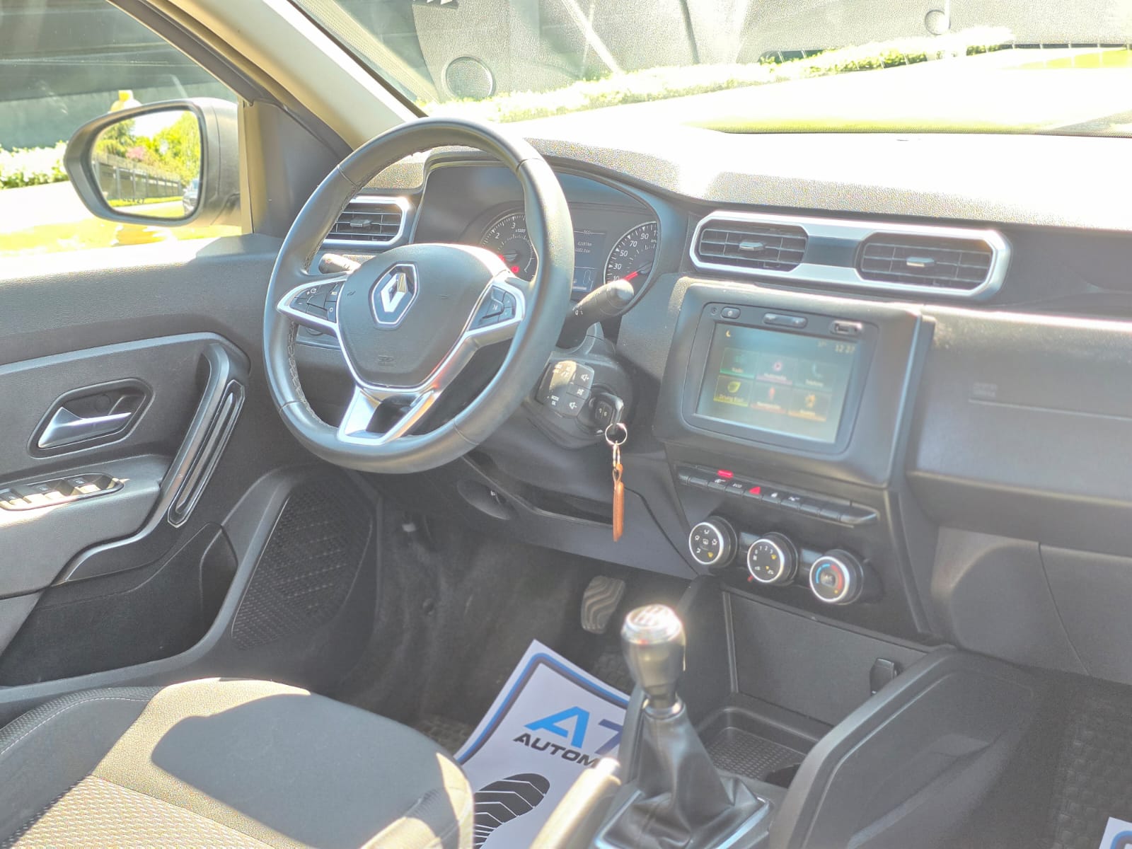 
								Renault DUSTER ZEN full									