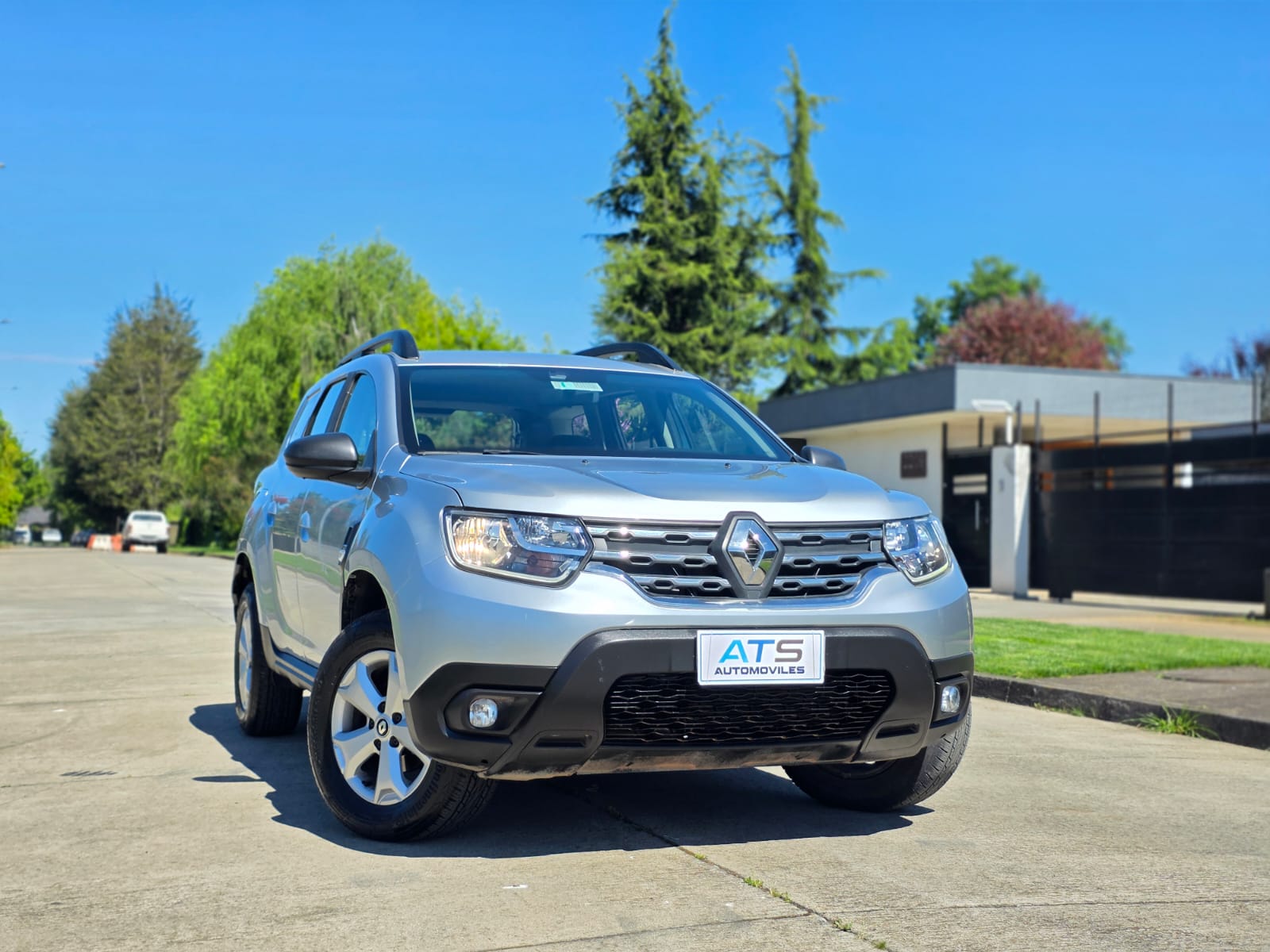 
								Renault DUSTER ZEN full									