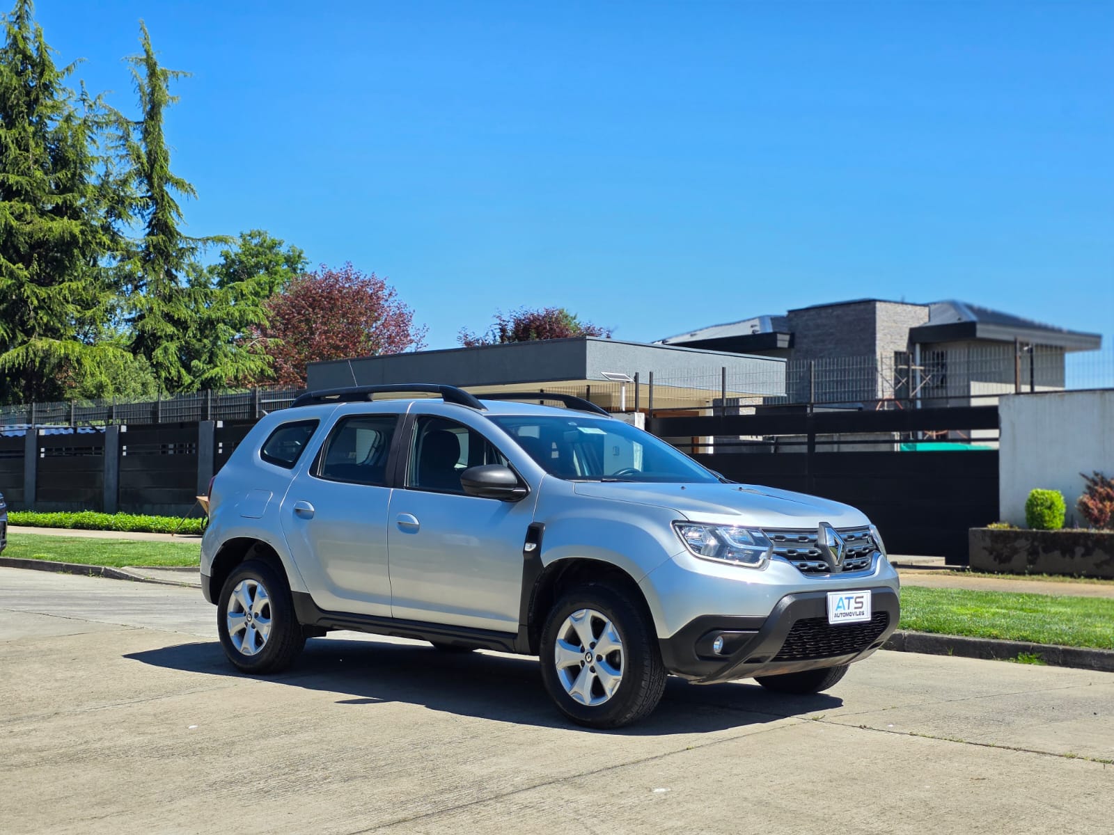 
								Renault DUSTER ZEN full									
