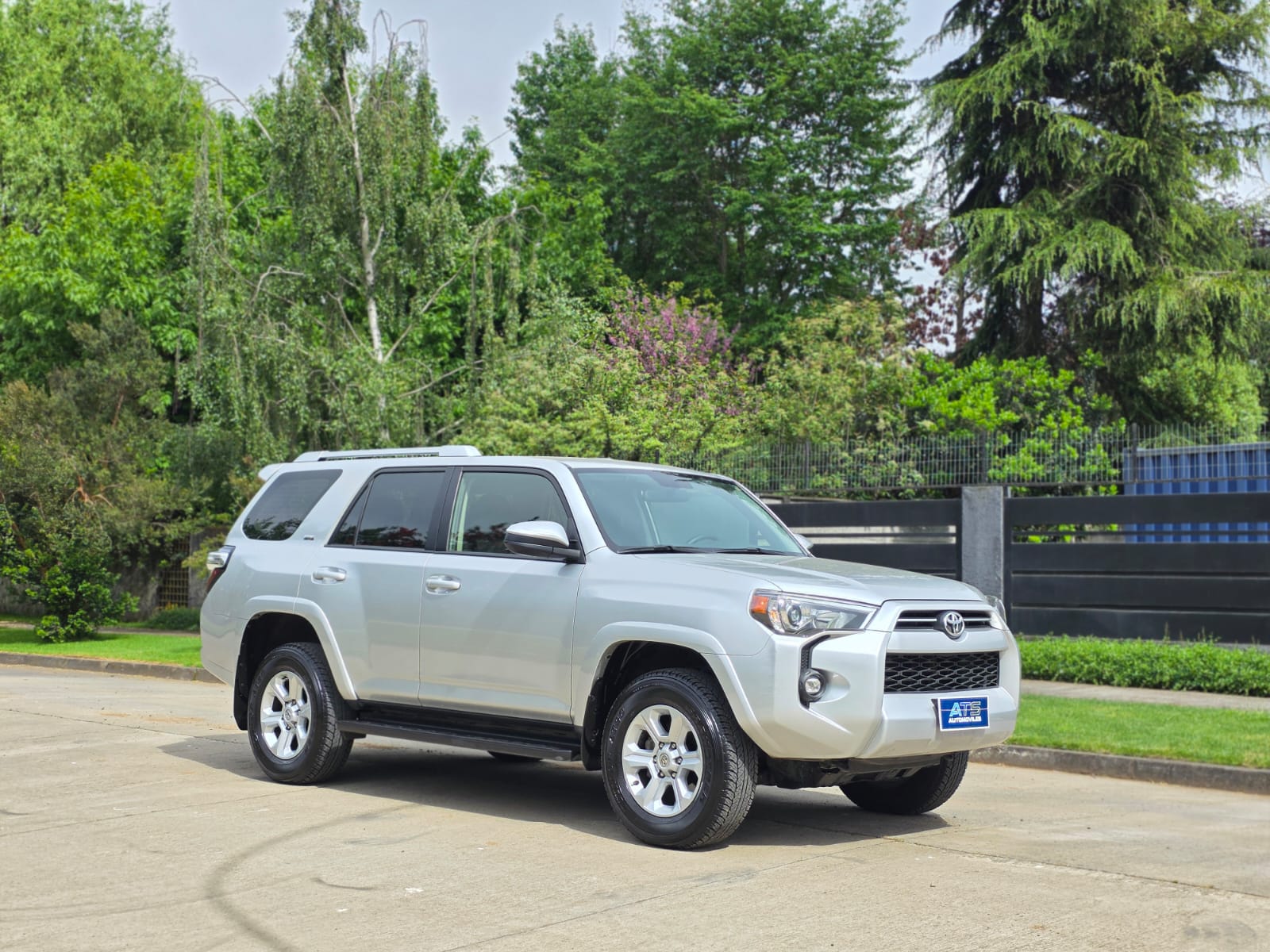 
								Toyota 4RUNNER SR5 full									
