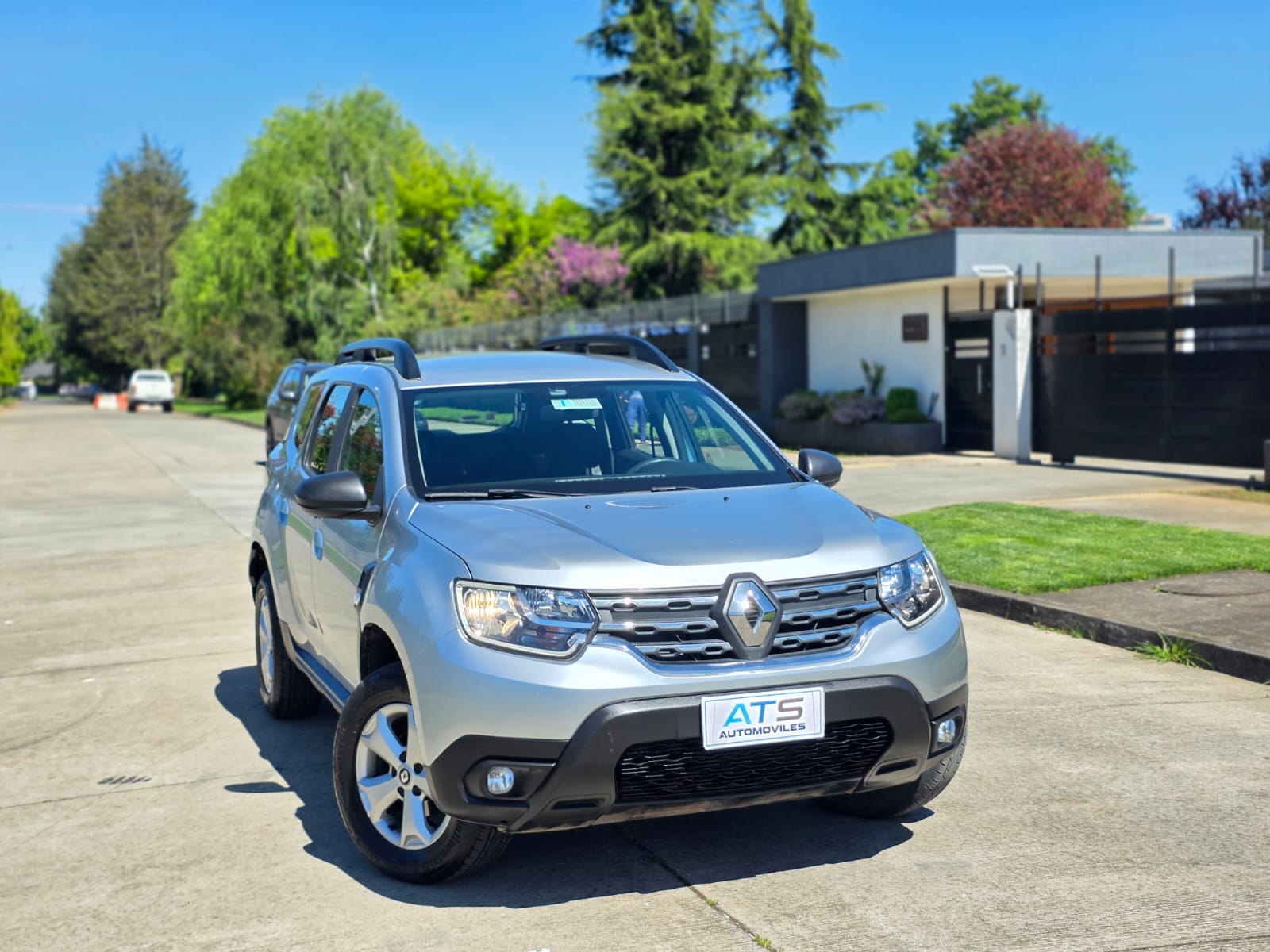 
								Renault DUSTER ZEN full									