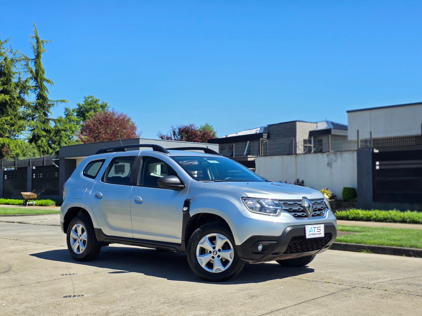 
								Renault DUSTER ZEN full									
