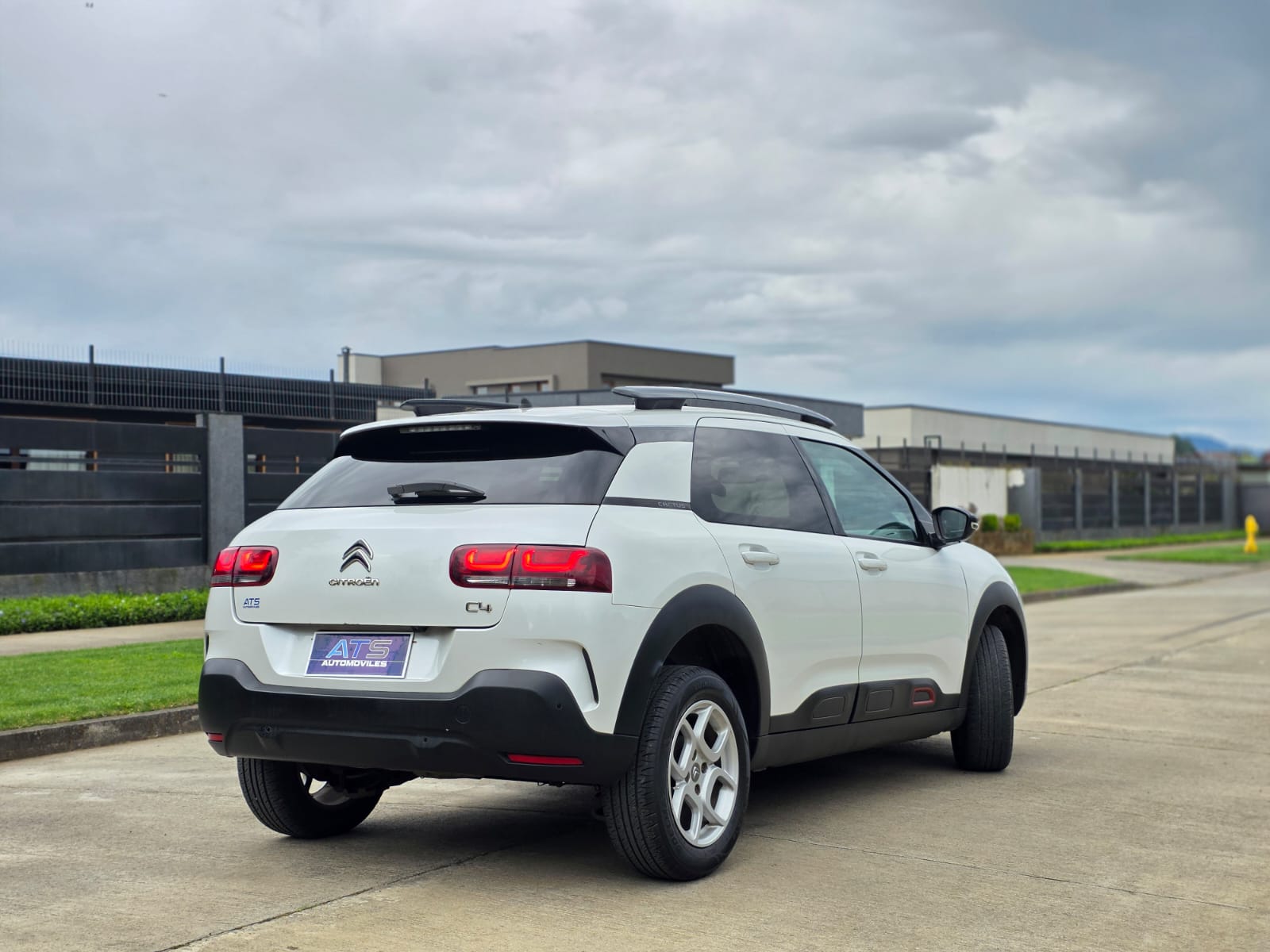 
								Citroen NEW C4 CACTUS full									