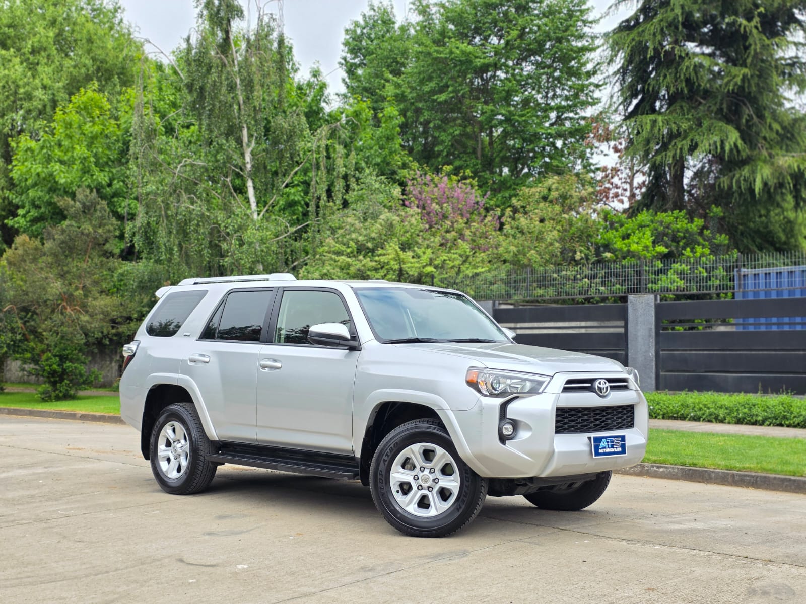 
								Toyota 4RUNNER SR5 full									