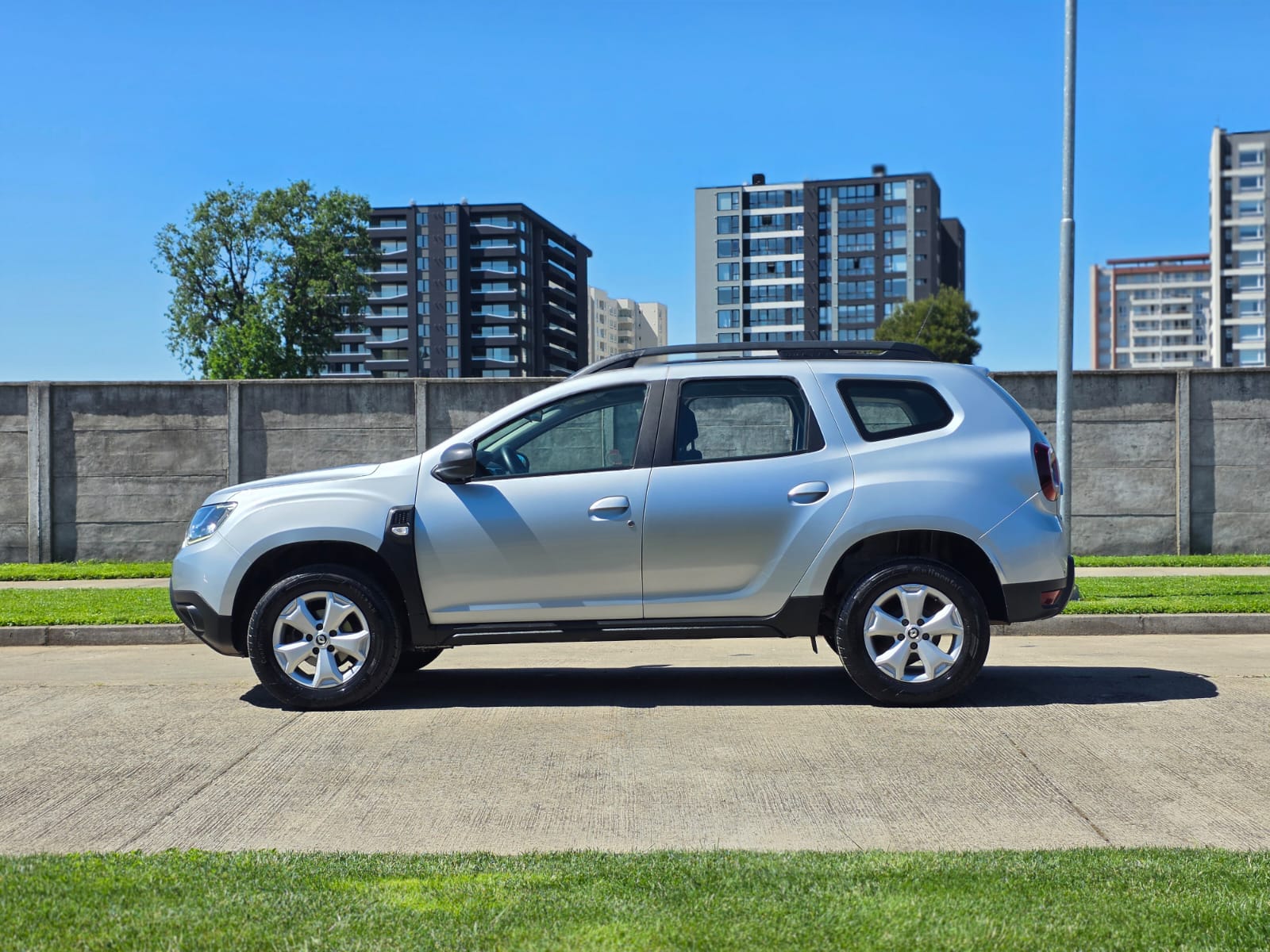 
								Renault DUSTER ZEN full									